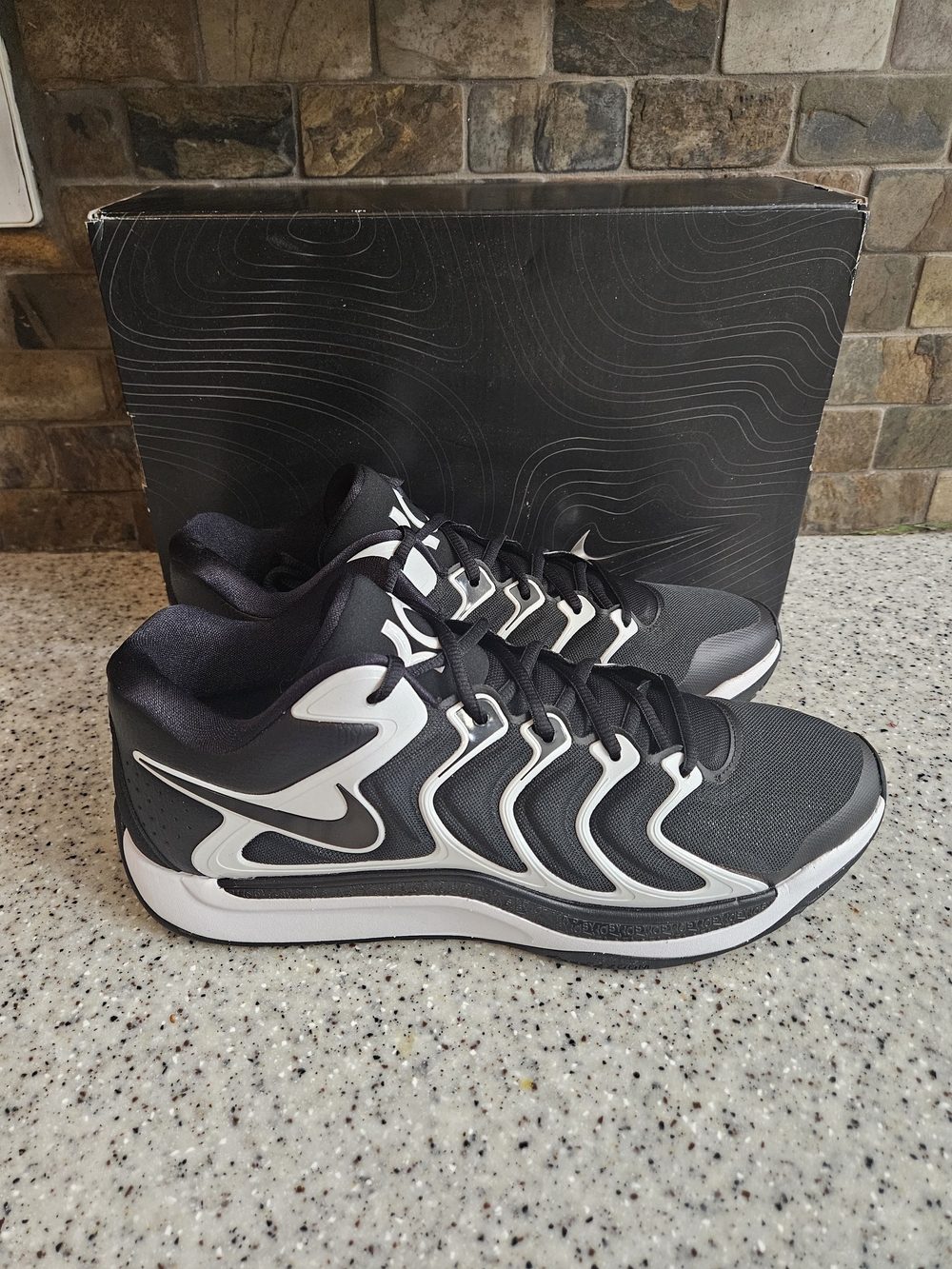 Nike Men’s Black and White KD17 Sneakers - Brand New